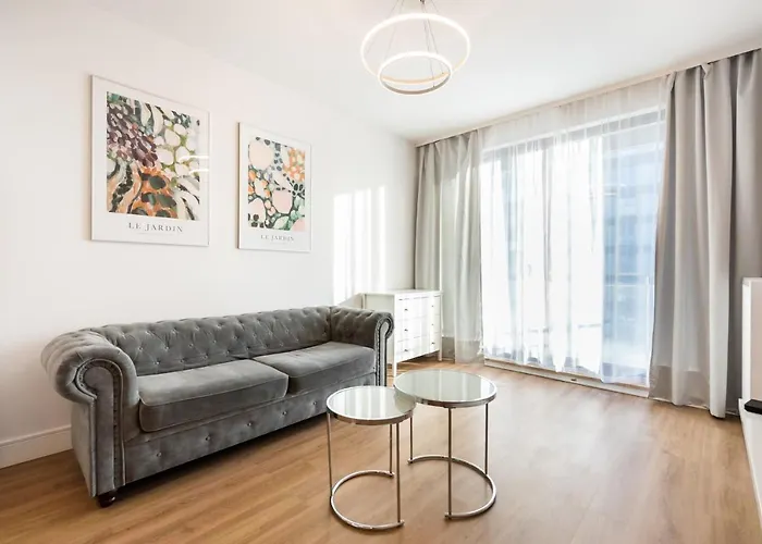 Wola Bloom By Bookinghost وارسو