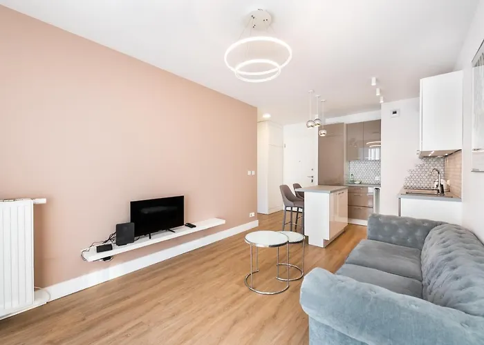 Wola Bloom By Bookinghost * وارسو